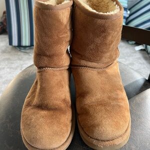 Light brown Uggs womens size 8